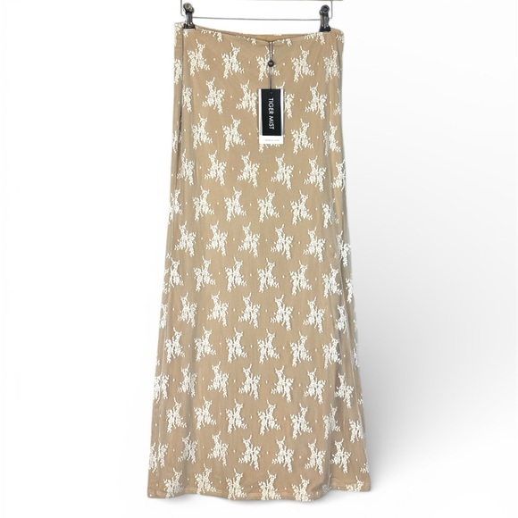 Tiger Mist Dresses & Skirts - NWT Tiger Mist Karolina White Lace and Nude Maxi Skirt